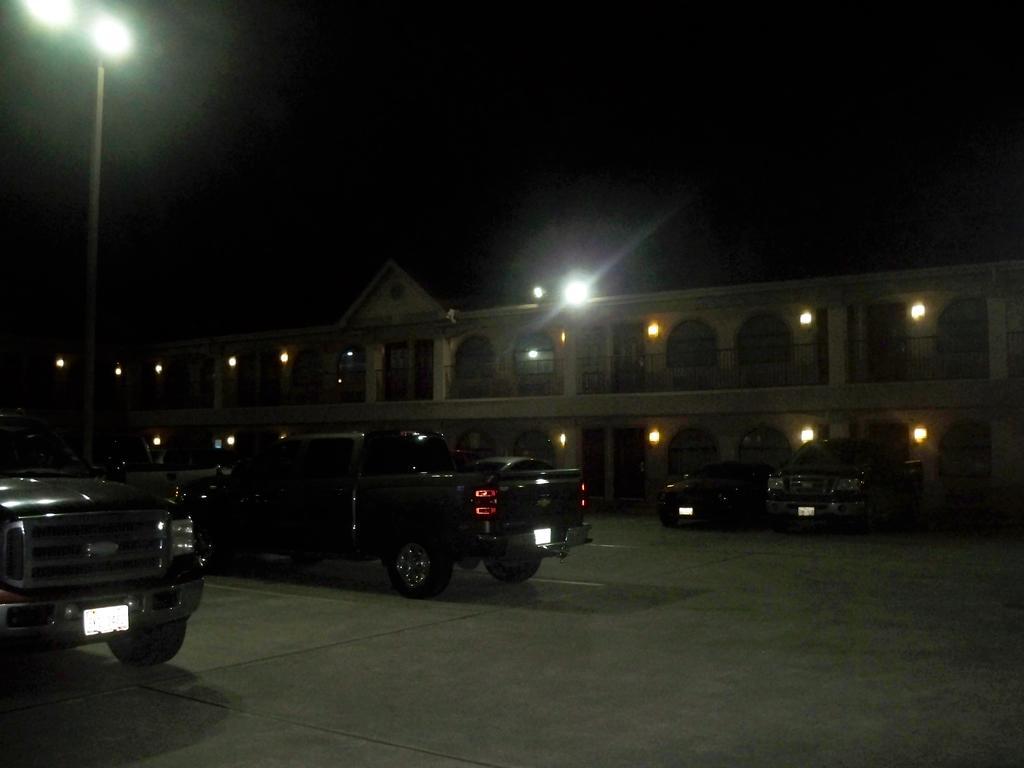 Scottish Inn And Suites Beaumont Exterior foto